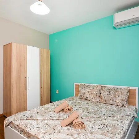 2br Spacious 瓦爾納